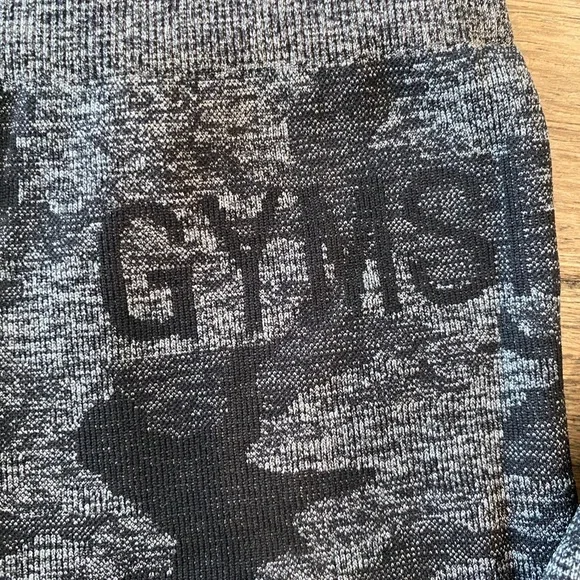 +FREE Legging! Gymshark Camo Seamless Scrunch High Waist in XS - Picture 6 of 14